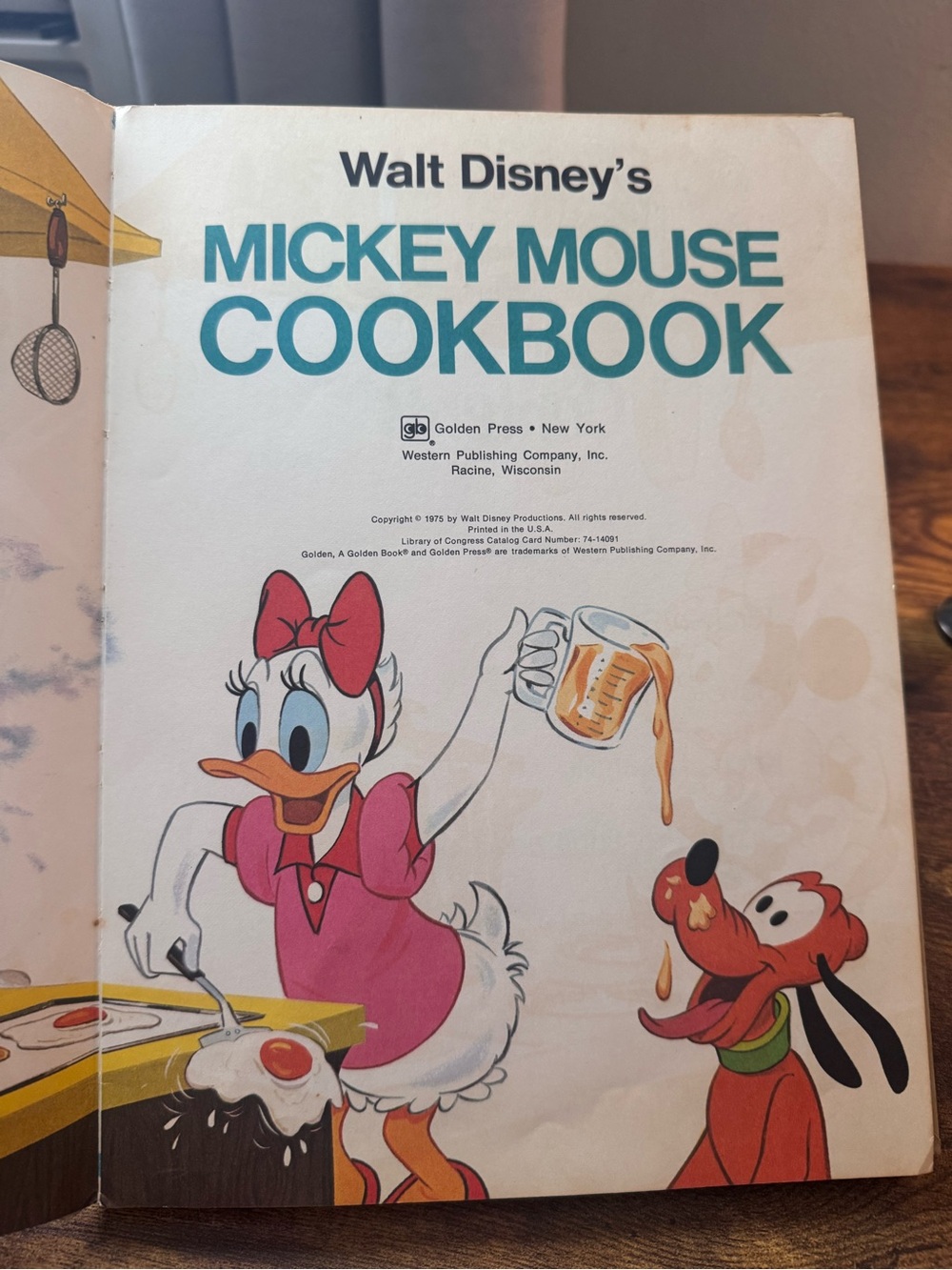 VTG Walt Disney's Mickey Mouse Cookbook Hardcover 1975 Golden Press Recipes Kids - Picture 2 of 5